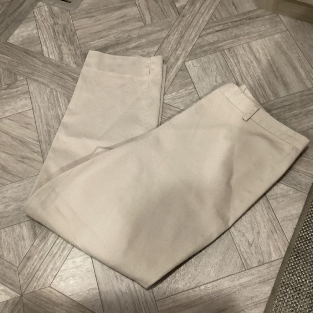 NWOT. Anne Klein Women’s size 14 Kaki Cotton Spandex Slacks